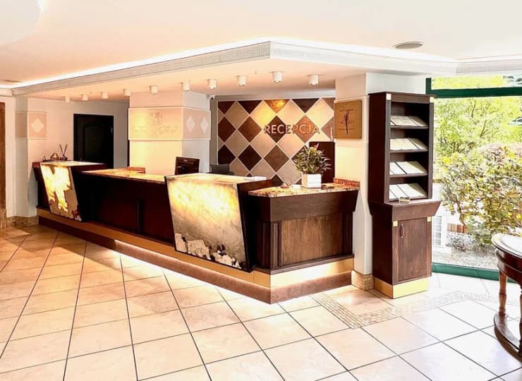 Hotelowa recepcja jest czynna całodobowo