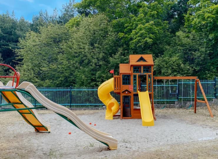 Dla dzieci przygotowano plac zabaw oraz salę zabaw
