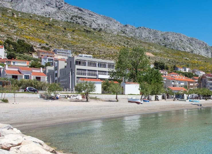 Hotel Nestos jest położony wprost przy piaszczystej plaży