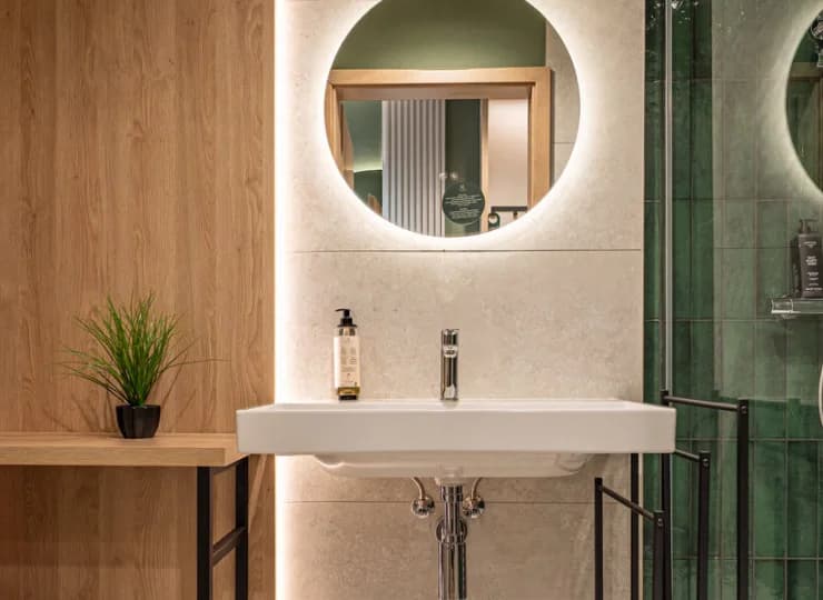 Łazienki apartamentów, tak jak ich pozostałe wnętrza, są eleganckie i nowoczesne