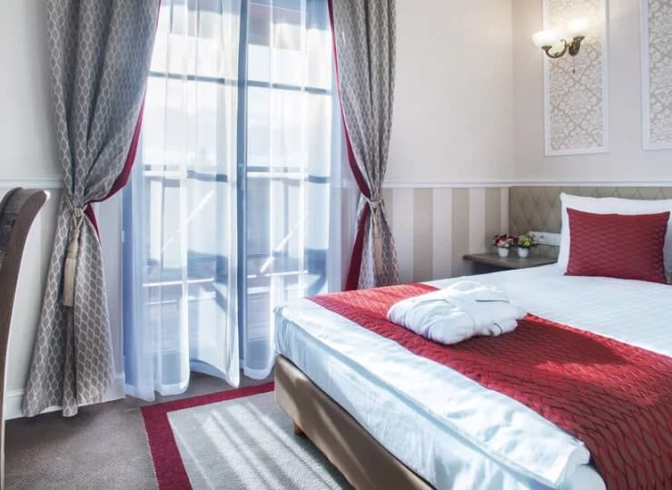 2-osobowe pokoje są klimatyzowane i posiadają balkon oraz łazienkę