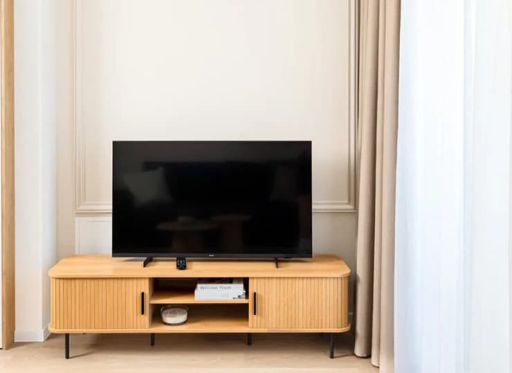 Kącik TV w apartamencie Boho