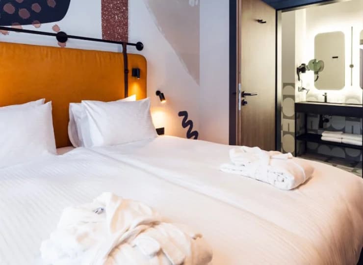 W pokojach premium na gości czekają także szlafroki