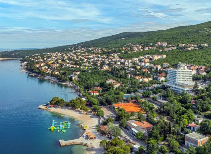 Hotel Omorika**** znajduje się niedaleko plaży
