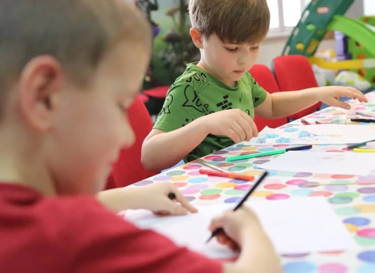 Na dzieci czekają też gry planszowe i kreatywne zajęcia