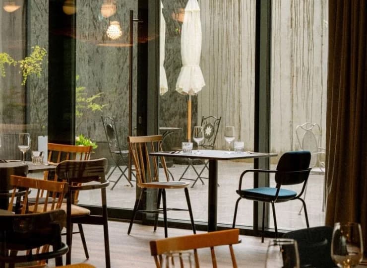 Eleganckie, pełne harmonii i uroku wnętrza restauracji są imponujące