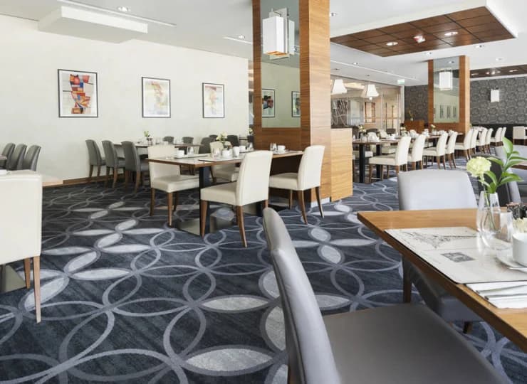 W hotelu znajduje się Restauracja 5th Avenue