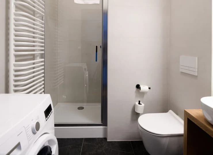 Dużą zaletą łazienek w Miodova Inspire Residence jest pralka