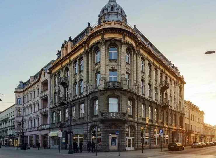Wystarczy 10 minut spacerem, aby znaleźć się na ulicy Piotrkowskiej