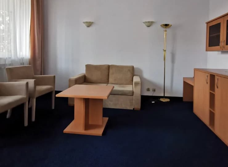 Przez okna widać beskidzką przyrodę