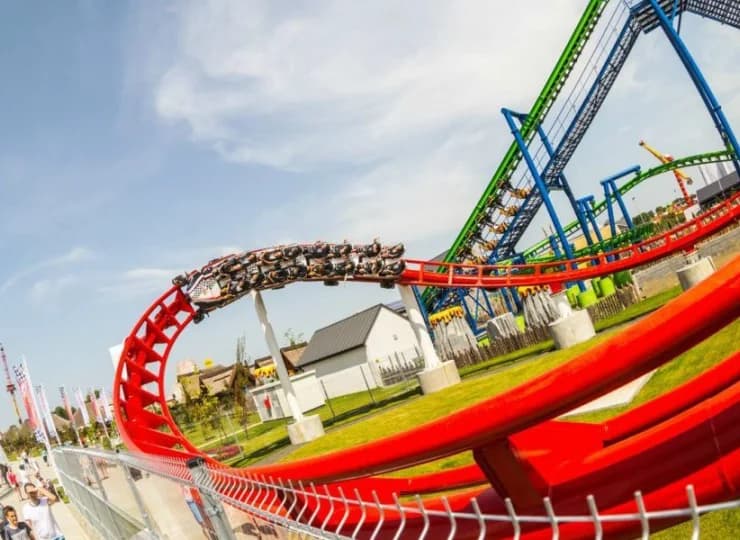Wakacyjną atrakcją okolicy jest park rozrywki Energylandia w Zatorze