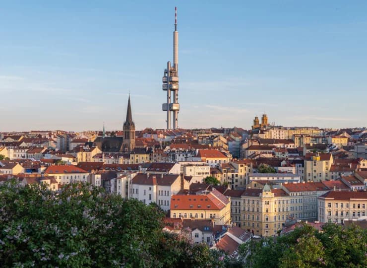 Panorama dzielnicy Žižkov, w której mieści się hotel