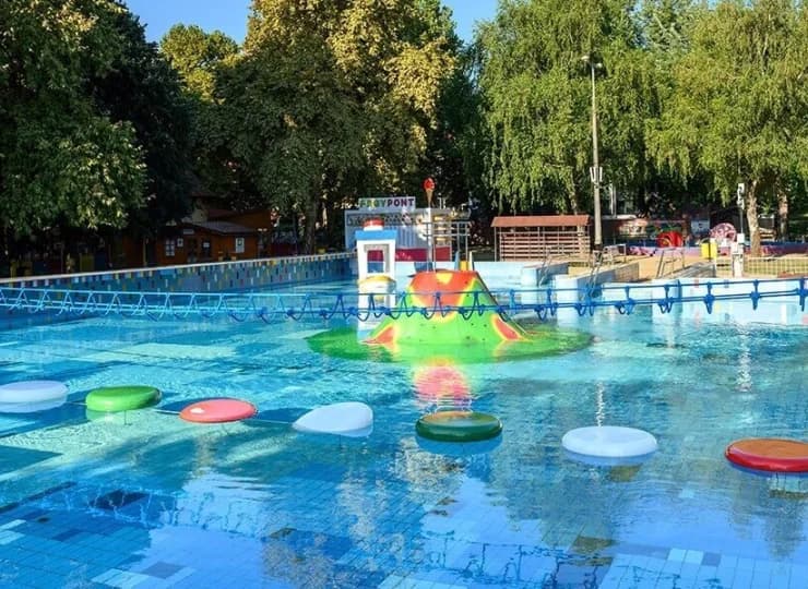 Baseny na świeżym powietrzu mają powierzchnię prawie 400 m²