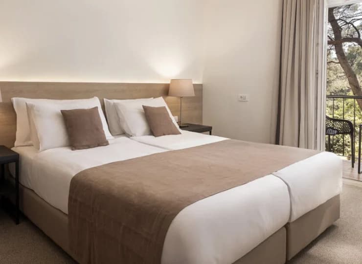 Pokoje superior oraz apartamenty mają balkony