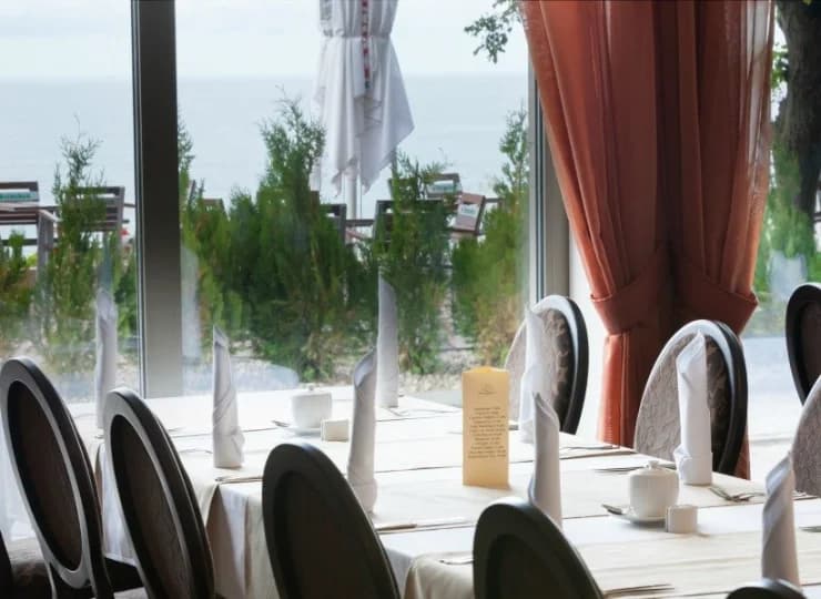 Hotelowa restauracja Lambert serwuje dania kuchni polskiej i regionalnej