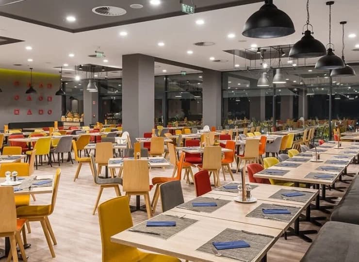 Pakiet all inclusive obejmuje 3 posiłki główne, brunch i popołudniowe przekąski