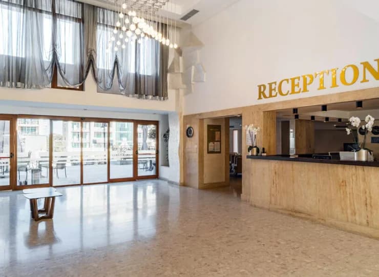 Hotel posiada całodobową recepcję