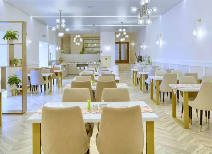 Hotel posiada dodatkową komfortową salę bufetową