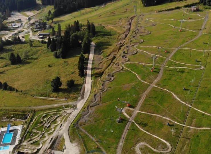 Czarna Góra Resort zapewnia całą masę atrakcji, w tym trasę rowerową