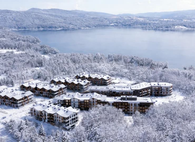 Laguna Beskidów jest malowniczo położona nad Jeziorem Żywieckim w Beskidach