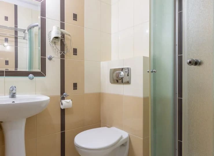Łazienki w pokojach standard posiadają prysznic