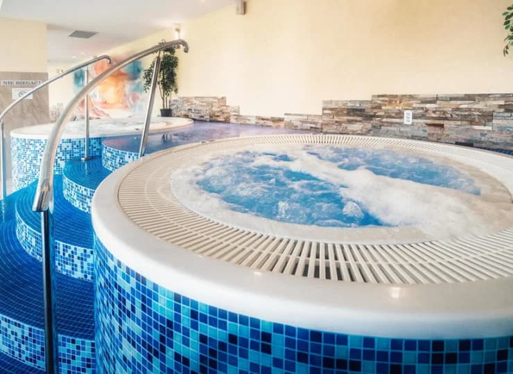 Tuż obok znajdują się dwie wanny jacuzzi