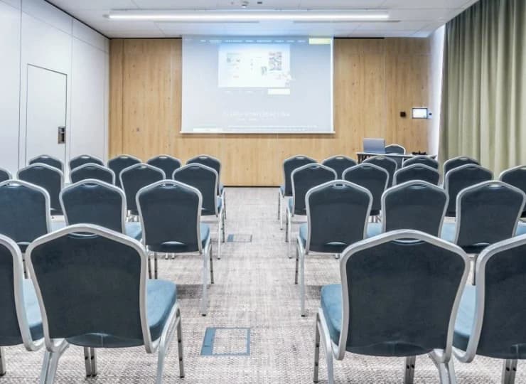 W hotelu znajdują się dobrze wyposażone sale konferencyjne