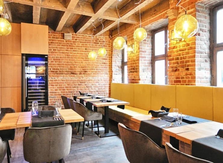 W hotelu znajdują się restauracja oraz drink bar