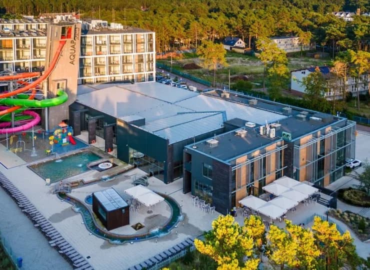 Latem na gości czeka również zewnętrzny aquapark