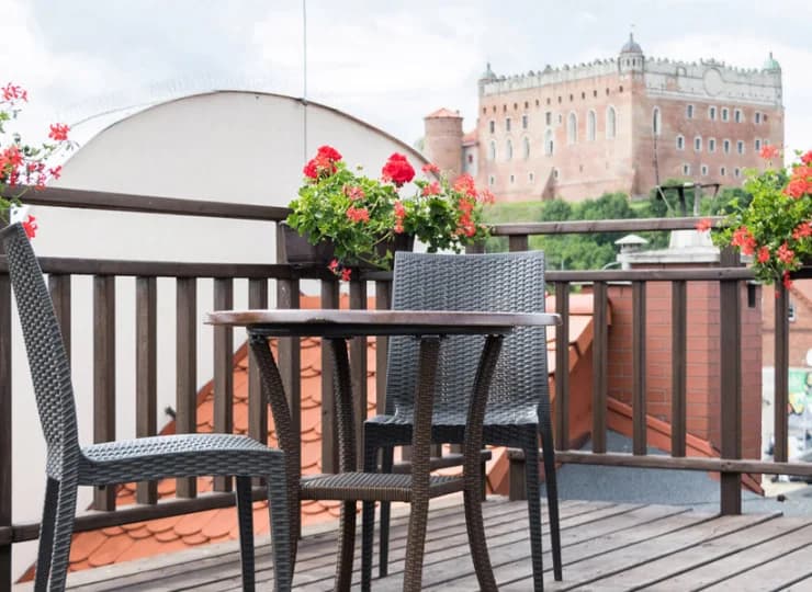 Hotelowy taras oferuje świetny widok na ten oryginalny zabytek