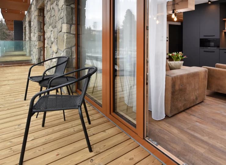 Część apartamentów posiada wyjście na balkon
