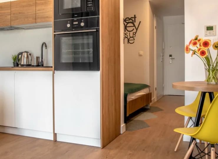 W apartamencie znajduje się aneks kuchenny