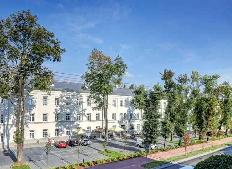 Hotel mieści się w zabytkowym budynku z 1863 roku