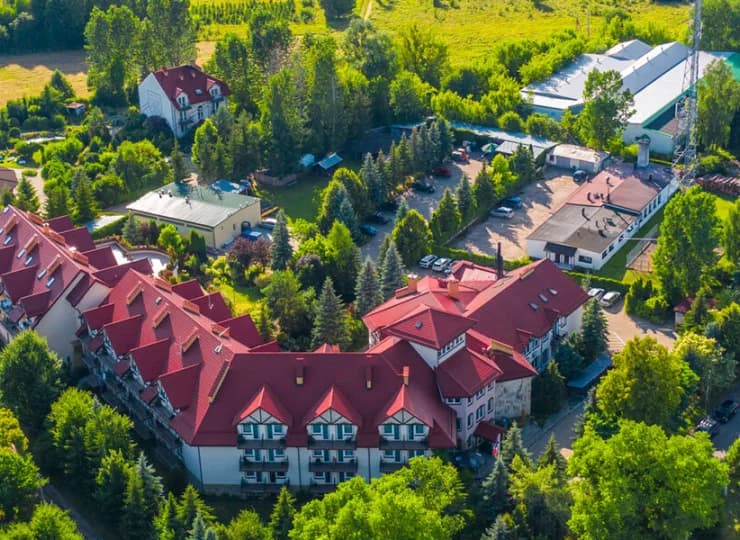 Hotel Białowieski jest położony u wrót Białowieskiego Parku Narodowego