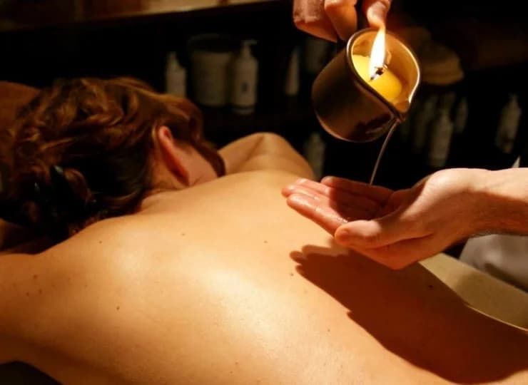 W hotelu jest SPA z masażami i zabiegami pielęgnacyjnymi
