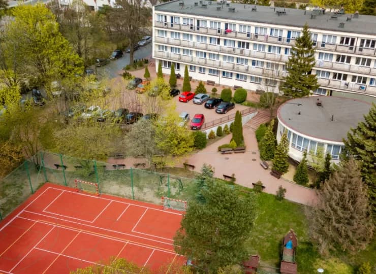 Ośrodek Diuna z boiskami położony jest na bezpiecznym i ogrodzonym terenie