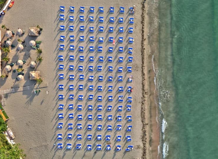 Przy plaży jest także drink bar