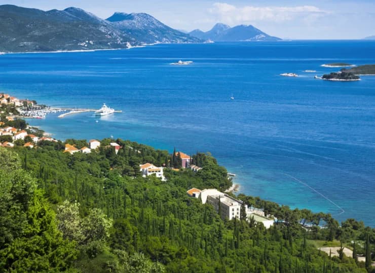 Aminess Bellevue Hotel**** jest pięknie położony na półwyspie Peljesac
