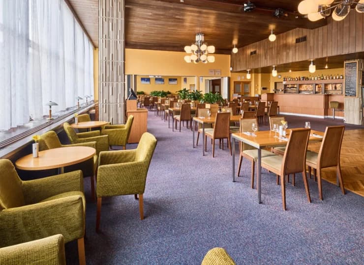 Horizont Cafe & Restaurant zaprasza na dania z karty albo kawę i ciastko