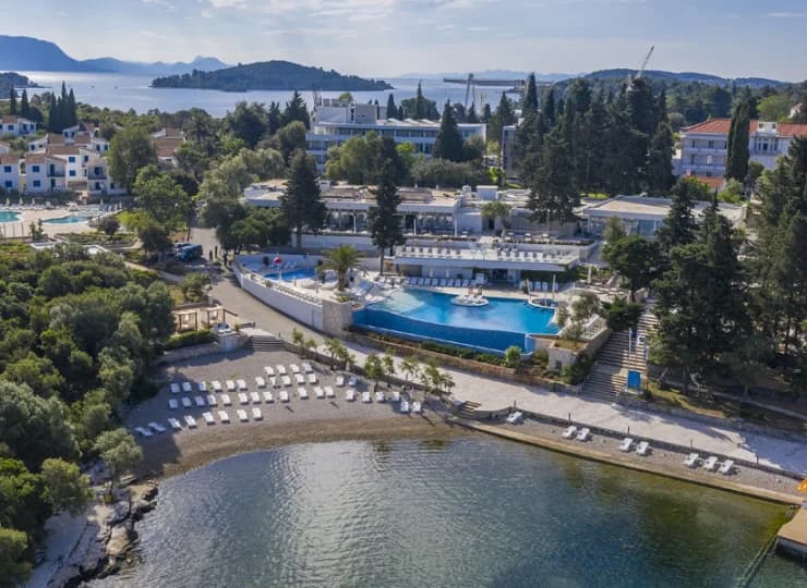 Plaża zajmuje jedną z zatok wyspy Korčula