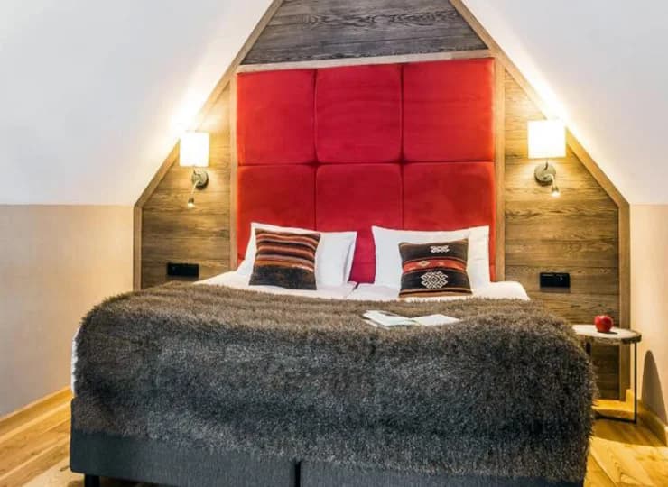 Na piętrze apartamentu mieści się sypialnia
