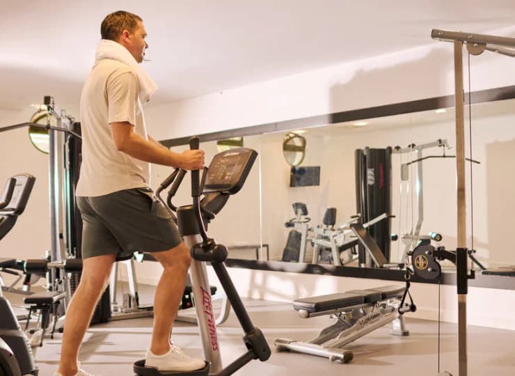 W hotelu znajduje się siłownia