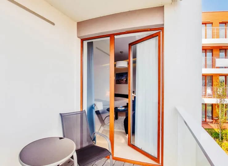 Wszystkie apartamenty dysponują balkonem