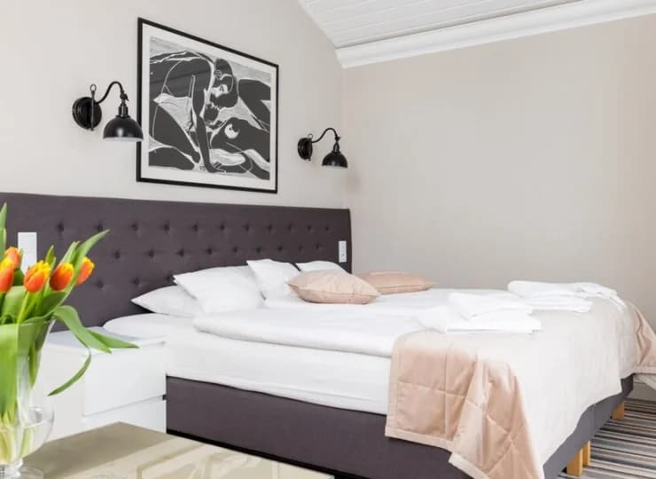 W każdym pokoju jest sejf, zestaw do parzenia kawy i herbaty, minibar