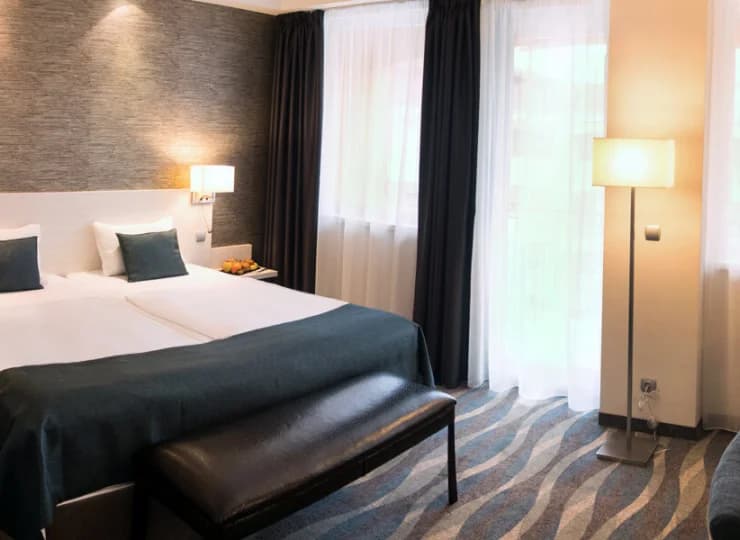 4-gwiazdkowy Hotel Azúr zaprasza do odnowionych i wygodnych pokojów