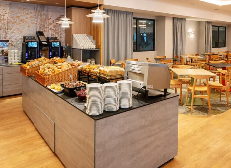 W restauracjach bufetowych podawane jest śniadanie i obiadokolacja