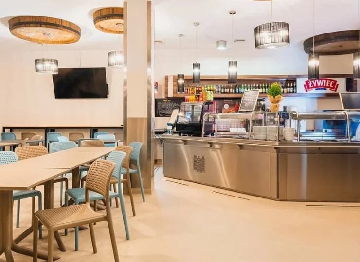 Przy basenach działa druga restauracja - Mokra