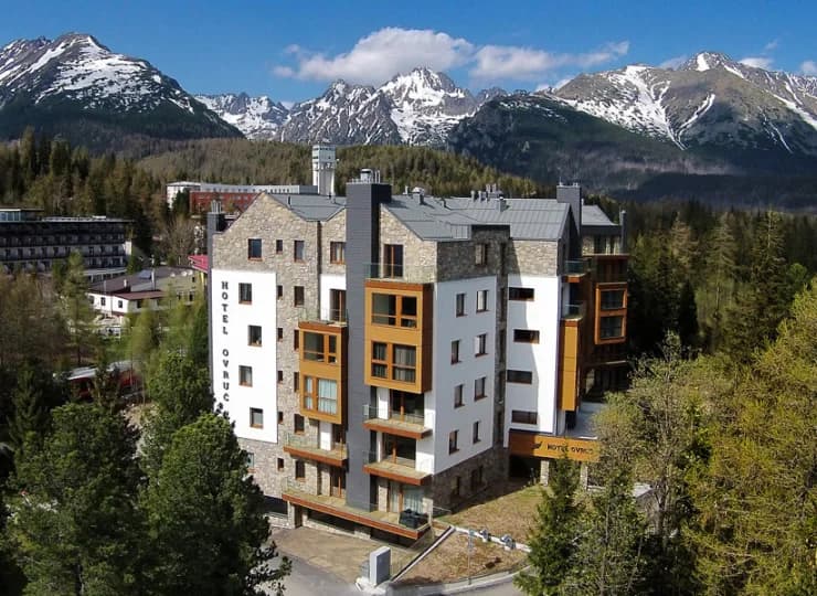 Aplend Hotel Ovruc *** znajduje się wysoko w górach