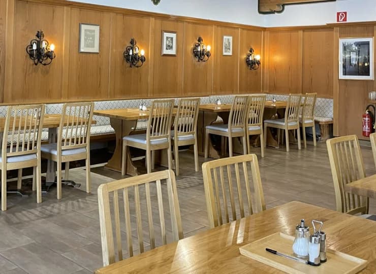 Restauracja jest utrzymana w alpejskim stylu