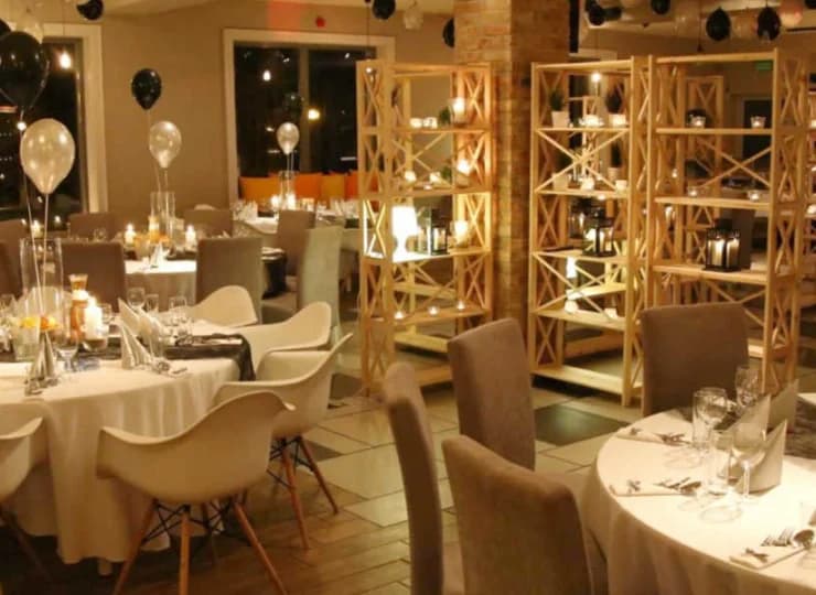 W obiekcie znajduje się restauracja